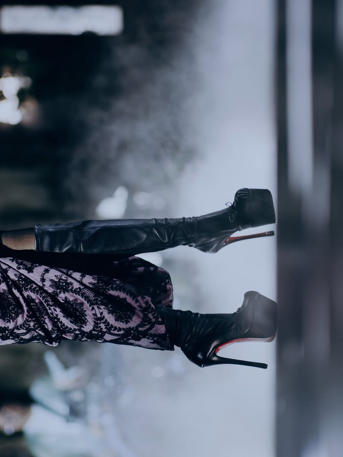 Ariana Grande bị chấn thương trước thềm hai đêm diễn tại London Ảnh 3