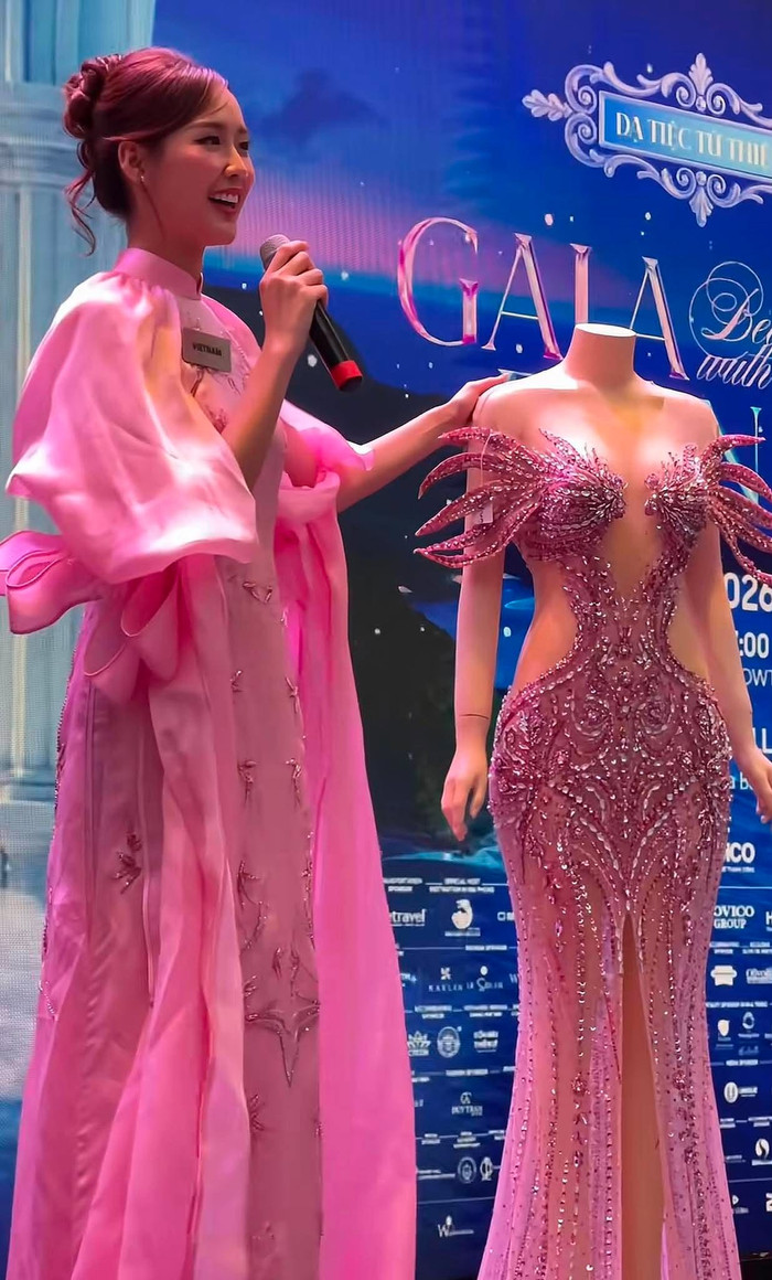 Bảo Ngọc trong hoạt động bán đấu giá gây quỹ từ thiện cho Miss World.&nbsp;