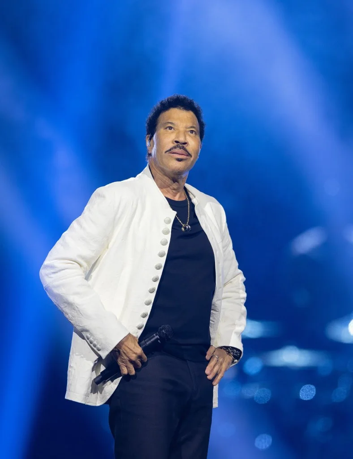 Danh ca Lionel Richie tiếp tục nhập viện Ảnh 1