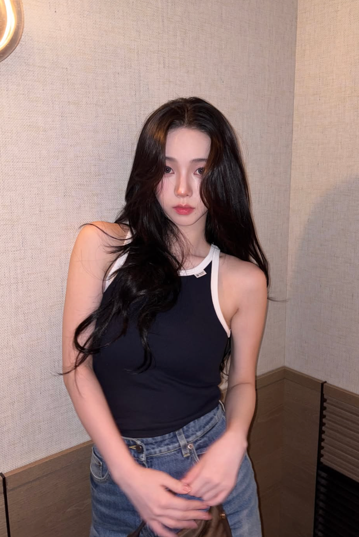 Hiện Karina đang cùng aespa thực hiện world tour.