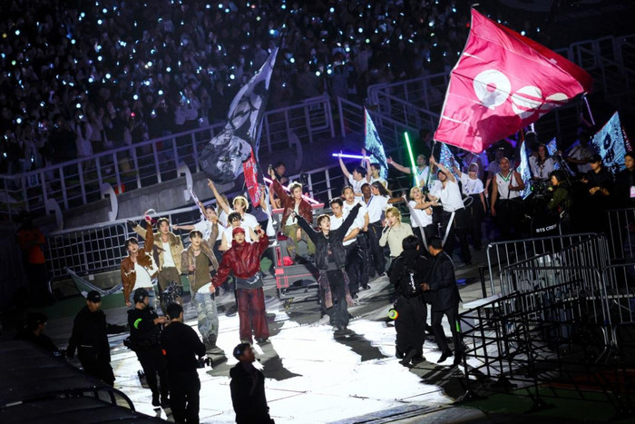 Los Angeles 'chơi lớn' chào mừng BTS đến biểu diễn Ảnh 7