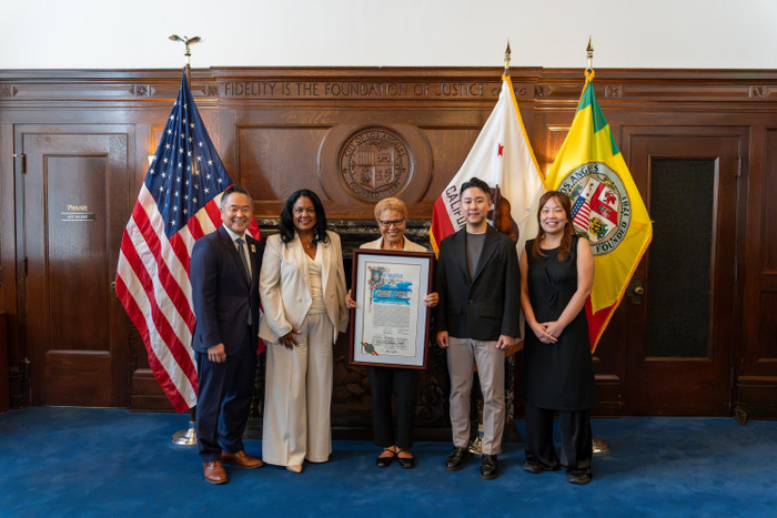 Los Angeles 'chơi lớn' chào mừng BTS đến biểu diễn Ảnh 2