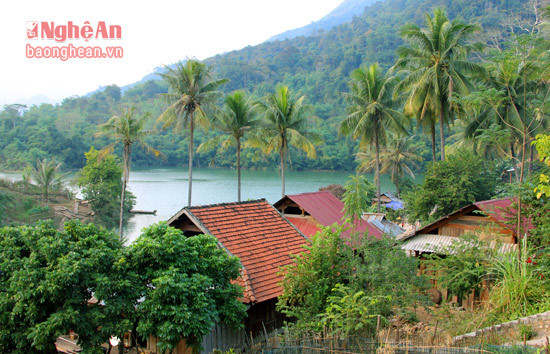 Bản làng nằm giữa thiên nhiên ở xứ Nghệ. Ảnh: báo Nghệ An.