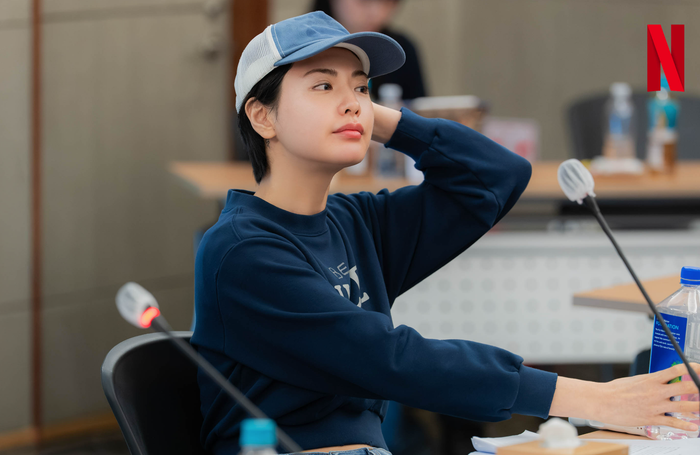 Nana đảm nhận vai Ma Teresa, nữ giáo sư tâm lý học tội phạm lạnh lùng nhưng mang nhiều tổn thương từ quá khứ. Ảnh: Netflix