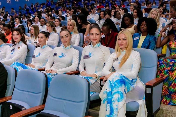 Bảo Ngọc cùng các thí sinh Miss World tham gia hoạt động thiện nguyện trước thềm đêm thi chung kết diễn ra vào ngày 5/9 tới đây.