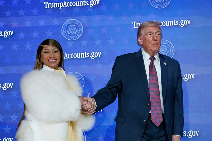 Nicki Minaj kết hợp Donald Trump Ảnh 2