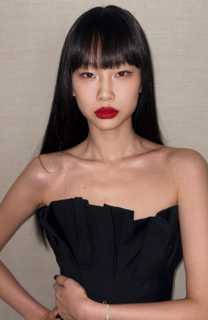 Jung Ho Yeon trong loạt ảnh tại Việt Nam mới đây.