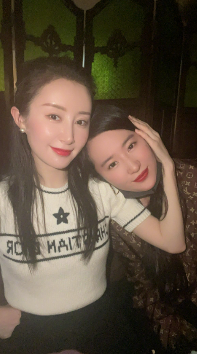 Thư Sướng liên tục được so sánh với Lưu Diệc Phi.