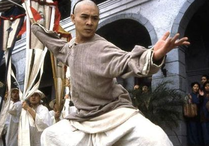 Lý Liên Kiệt trong vai Hoàng Phi Hồng, tạo dáng võ thuật hoặc cảnh giao đấu nổi bật trong Hoàng Phi Hồng.