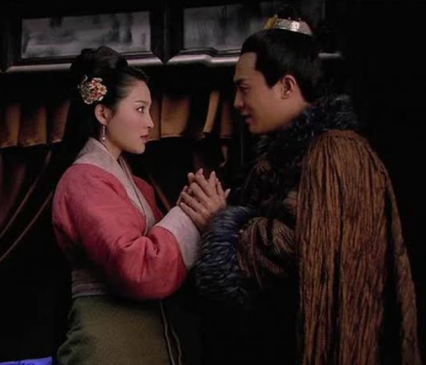 Phan Kim Liên nảy sinh quan hệ bất chính với Tây Môn Khánh.