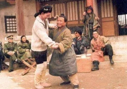 Vì sao Phan Kim Liên xinh đẹp lại lấy Võ Đại Lang xấu xí, lùn tịt? Ảnh 1