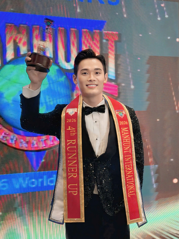 Trần Tiến Dũng đạt danh hiệu Á vương 4 Manhunt International 2026. Ngoài ra, đại diện Việt Nam còn nhận giải Best Asian Model (Siêu mẫu xuất sắc nhất châu Á) tại cuộc thi.