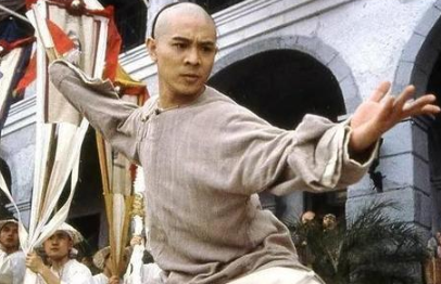 Lý Liên Kiệt trong vai Giác Viễn, nhân vật đưa tên tuổi nam diễn viên đến gần khán giả qua Thiếu Lâm Tự.