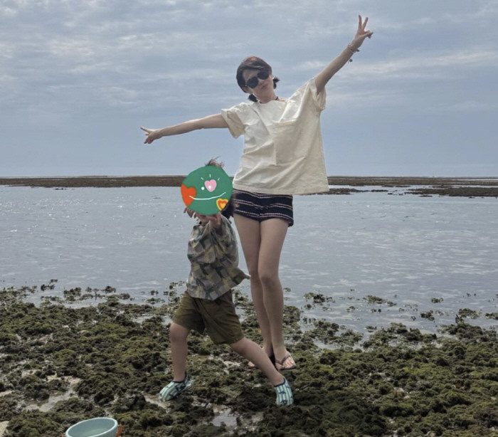 Những hình ảnh hiếm hoi của Son Ye Jin bên con trai.