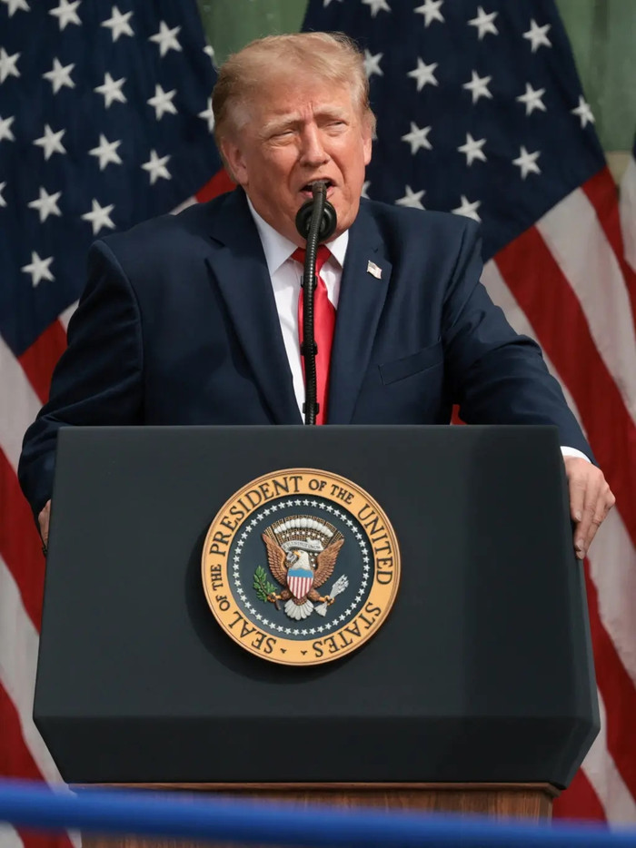 Sau đó, gia đình Trump chuyển đến một ngôi nhà gần đó. Ảnh: REUTERS