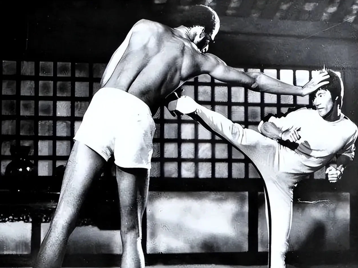 'Đối thủ đáng sợ' trong quan niệm này không phải một võ sĩ cụ thể, mà là người có thể rèn một kỹ thuật đến mức gần như trở thành phản xạ.