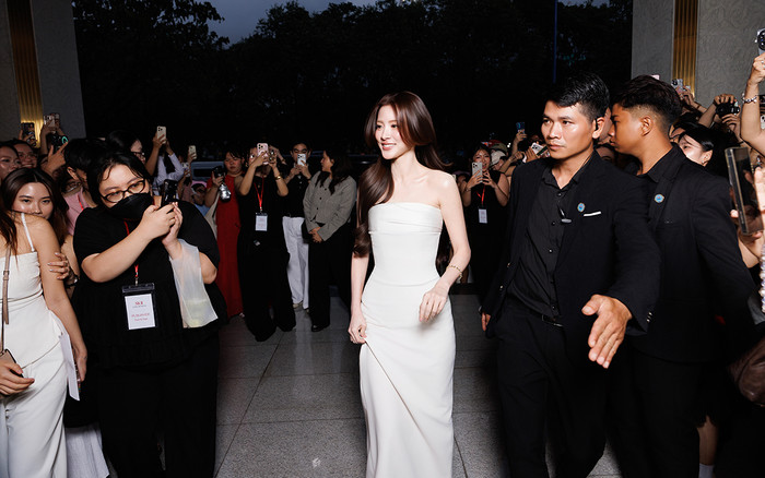 Baifern Pimchanok được đông đảo khán giả Việt yêu mến, chào đón.