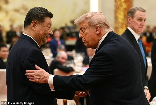 Ông Trump chụp ảnh cùng Chủ tịch Trung Quốc Tập Cận Bình hồi tháng 5. Phát biểu của Tổng thống Mỹ được đưa ra trước cuộc gặp dự kiến ​​với ông Tập tại Washington trong hai tuần tới.