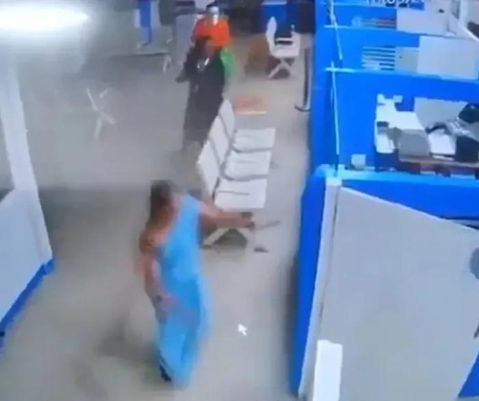 Tên cướp ngân hàng ném bột ớt vào nhân viên, lấy 100 triệu tiền mặt rồi bỏ chạy Ảnh 3