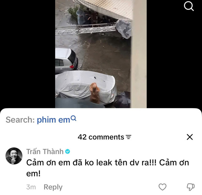 Phản ứng của Trấn Thành khi bị lộ đoạn clip quay lén hậu trường phim Tết 2027. (Ảnh: FBNV)