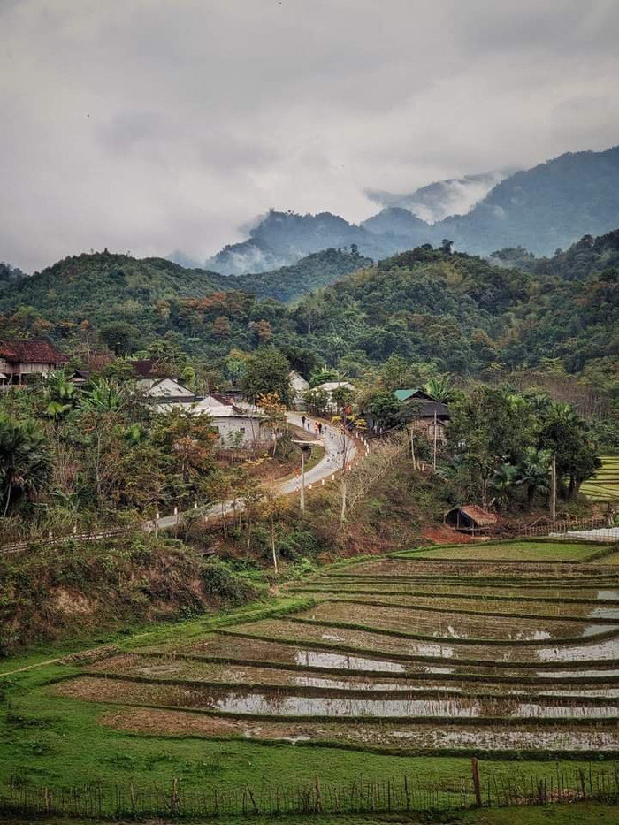 Những khung cảnh đẹp bên đường khi khám phá Pu Xai Lai Leng. Ảnh: Sưu tầm