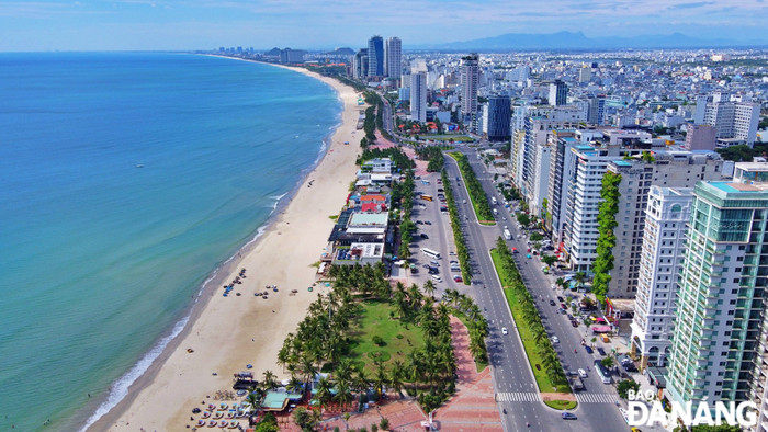 Dọc tuyến đường ven biển Hoàng Sa – Võ Nguyên Giáp – Trường Sa. Ảnh: báo Đà Nẵng