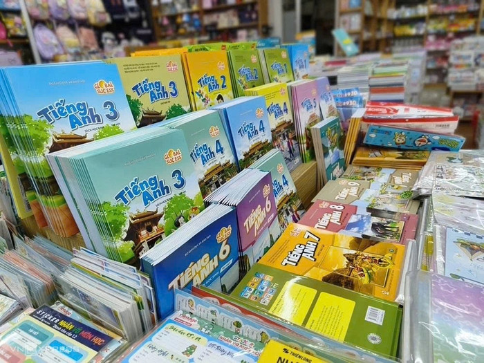 Bộ GD&ĐT yêu cầu các sở GDĐT và Nhà xuất bản Giáo dục Việt Nam gửi báo cáo về Bộ GDĐT trước 15 giờ ngày 12/9/2026. Ảnh: VnExpress