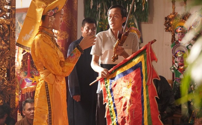 &nbsp;NSƯT Hoài Linh đảm nhận vai thầy Thạch trong Người Được Chọn.&nbsp;