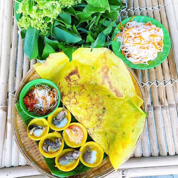 Ăn bánh xèo ở quê Hồ Văn Cường mới thấy, điều thú vị không nằm ở chiếc bánh mà ở rổ rau ăn kèm Ảnh 7