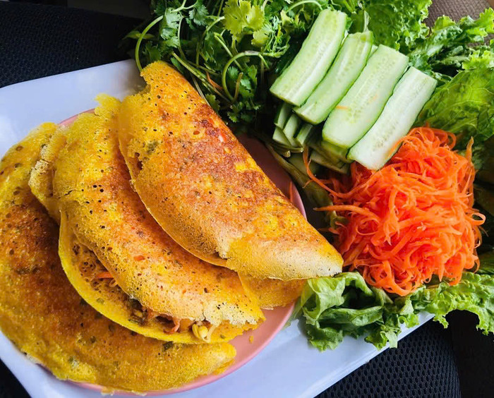 Ăn bánh xèo ở quê Hồ Văn Cường mới thấy, điều thú vị không nằm ở chiếc bánh mà ở rổ rau ăn kèm Ảnh 8