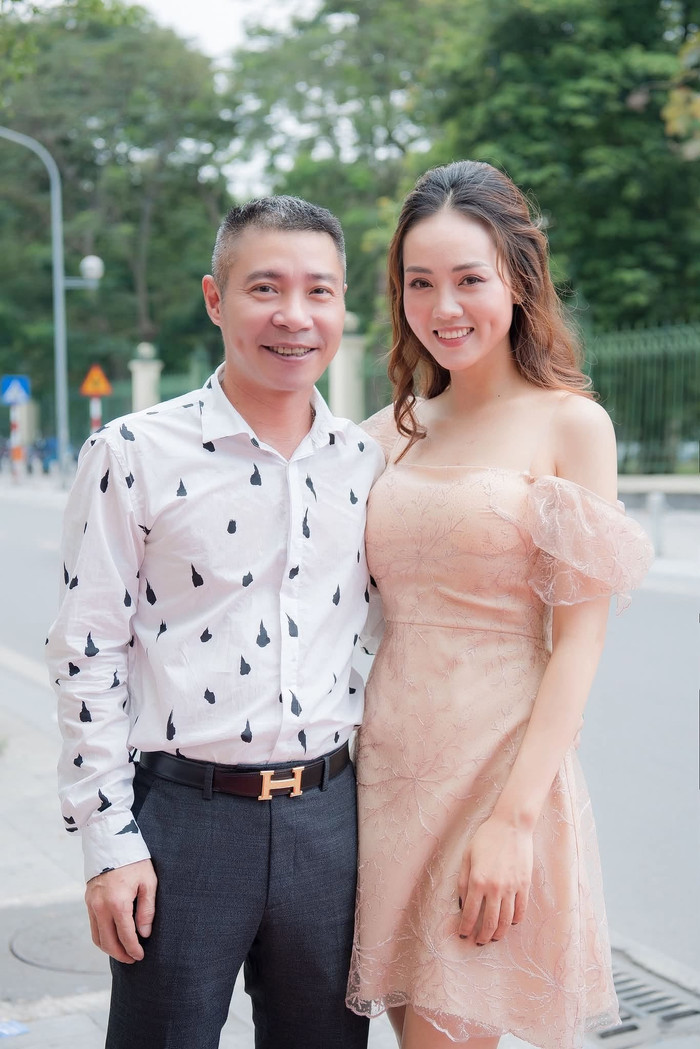 Giữa những đồn đoán về đời tư, hình ảnh đời thường cho thấy NSND Công Lý và Ngọc Hà vẫn đang đồng hành trong cuộc sống.