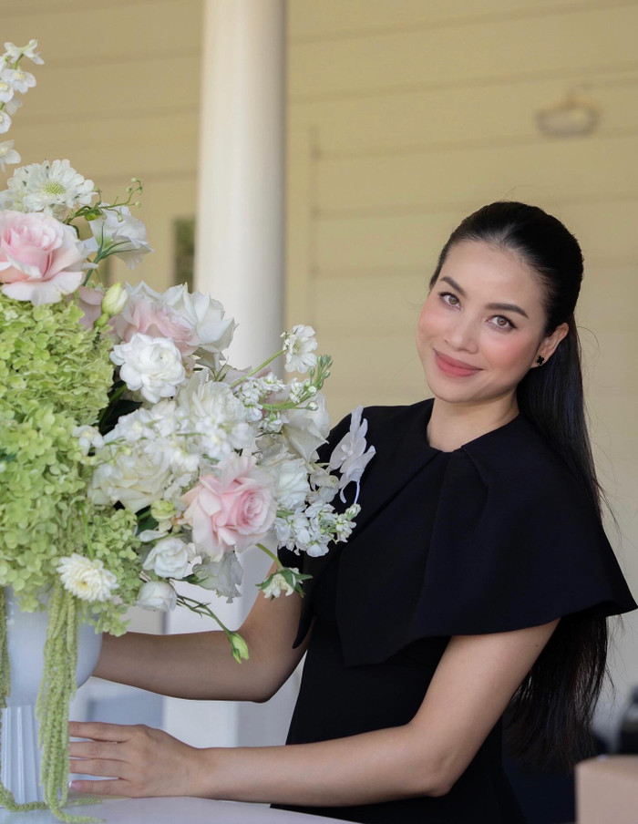 Hoa hậu Phạm Hương hiện dành nhiều thời gian chăm sóc gia đình, cũng như tập trung kinh doanh tại Mỹ.