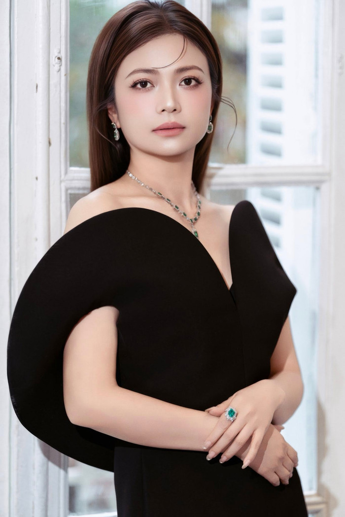NSƯT Kiều Anh cho thấy hành trình 26 năm không ngừng thay đổi để tránh bị đóng khung trong một hình tượng.