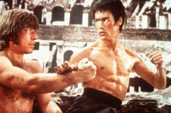 Mãnh Long Quá Giang đánh dấu bước tiến mới khi Lý Tiểu Long đảm nhiệm nhiều vai trò quan trọng, từ viết kịch bản, đạo diễn đến diễn xuất.