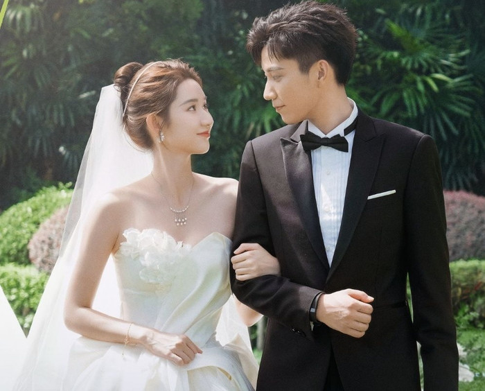 Tình Yêu Anh Dành Cho Em thuộc kiểu câu chuyện gương vỡ lại lành, với Vương Tử Kỳ và Vương Ngọc Văn đóng chính. Mẫn Tuệ và Tân Kỳ từng có một mối tình sâu đậm nhưng phải chia tay vì những hiểu lầm liên quan đến thân phận. Nhiều năm sau, họ gặp lại khi Mẫn Tuệ đã có sự nghiệp riêng, còn Tân Kỳ trở thành một nhà đầu tư quyền lực. Cuộc tái ngộ càng trở nên phức tạp khi Tân Kỳ phát hiện cậu bé Toàn Toàn mà Mẫn Tuệ đang chăm sóc chính là con ruột của mình. Từ đây, câu chuyện chuyển sang hành trình hai người từng bước tháo gỡ những khúc mắc trong quá khứ, đồng thời học cách xây dựng lại một mối quan hệ đã từng đổ vỡ. Mô-típ tổng tài trong phim vì thế gắn liền với chủ đề gia đình và cơ hội sửa chữa những lựa chọn của quá khứ.