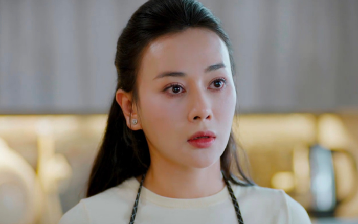 Sau 4 năm rời màn ảnh, Phương Oanh lựa chọn trở lại với nghề diễn khi cuộc sống đã có thêm vai trò của một người vợ và người mẹ.