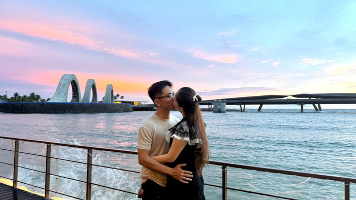 Khánh Thi chia sẻ khoảnh khắc ngọt ngào bên Phan Hiển.