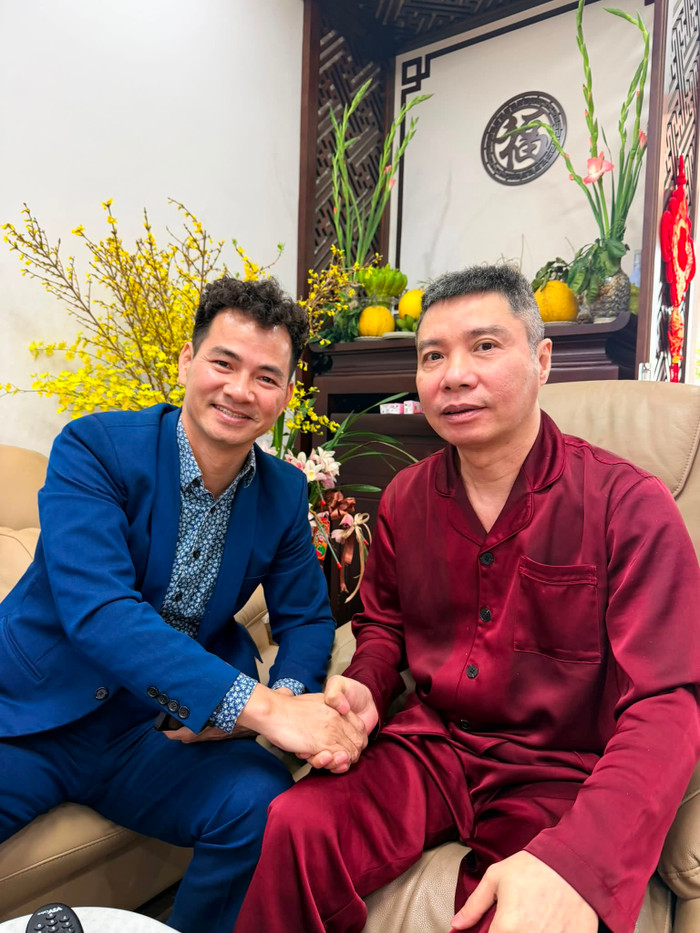 Sau biến cố sức khỏe năm 2021, NSND Công Lý phải tạm rời nhịp làm việc quen thuộc nhưng tình yêu dành cho diễn xuất vẫn luôn hiện hữu.