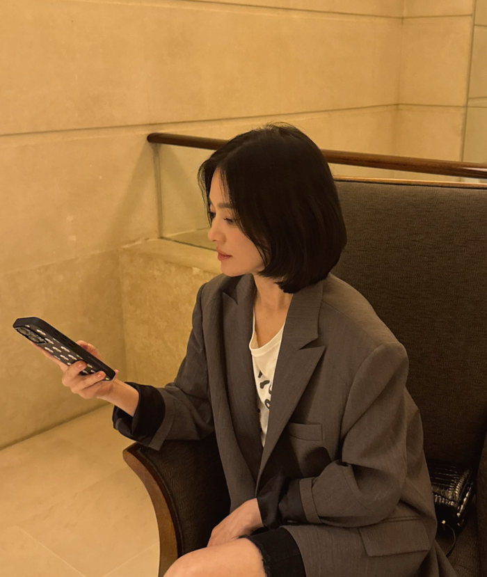 Ở tuổi 45, Song Hye Kyo vẫn duy trì sức hút đáng nể mỗi khi xuất hiện.&nbsp;