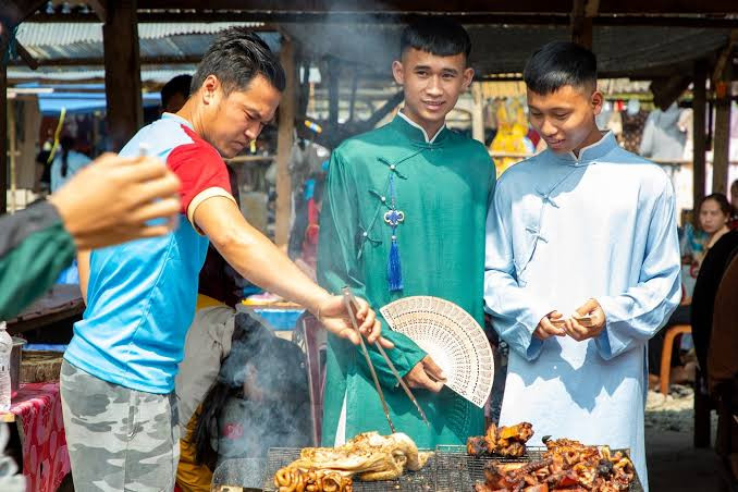 Những món ngon được bày bán. Ảnh: Sưu tầm
