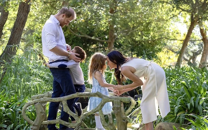 Hai con của Harry - Meghan chuyển trường sau 2 ngày nhập học Ảnh 1