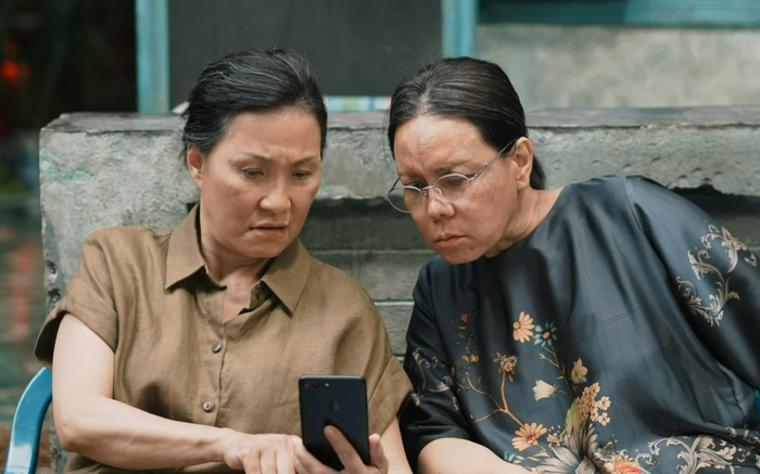 &nbsp;Hồng Đào và Việt Hương trong Cục Vàng Của Ngoại.&nbsp;