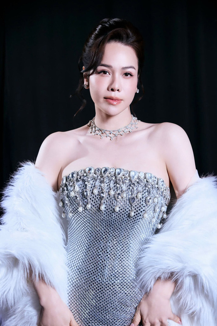 Nhật Kim Anh ở tuổi 41 vẫn miệt mài theo đuổi nghệ thuật. Ảnh: FBNV