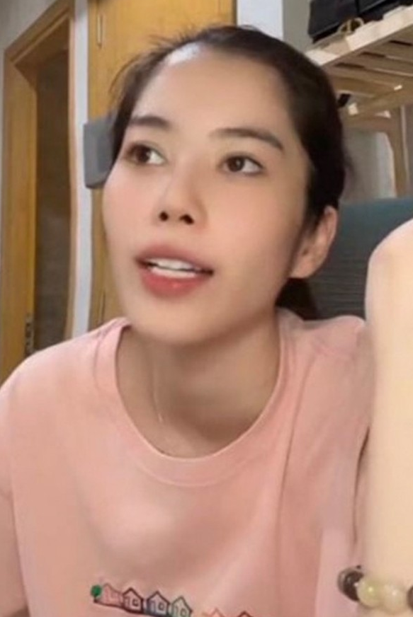 Nam Em nhiều lần livestream chia sẻ về chuyện tình cảm với Bùi Hữu Cường.