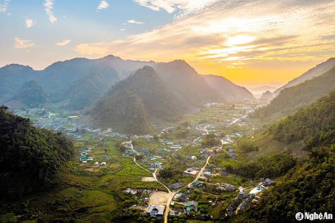 Thung lũng Mường Lống (Kỳ Sơn), nơi được ví là 'Sa Pa của xứ Nghệ'. Mường Lống có độ cao khoảng 1.500 m so với mực nước biển. Ảnh: Sách Nguyễn/báo Nghệ An