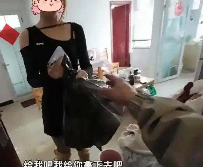 Cô gái đưa ra loạt yêu cầu khó tin cho tài xế giao đồ ăn, dọa đánh giá xấu nếu không giúp Ảnh 2