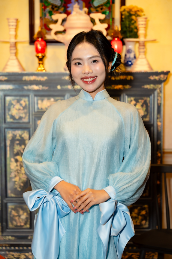 Thành công của Nhà gia tiên giúp Phương Mỹ Chi nhận thêm sự chú ý ở lĩnh vực diễn xuất, bên cạnh sự nghiệp âm nhạc đã được xây dựng hơn một thập kỷ.