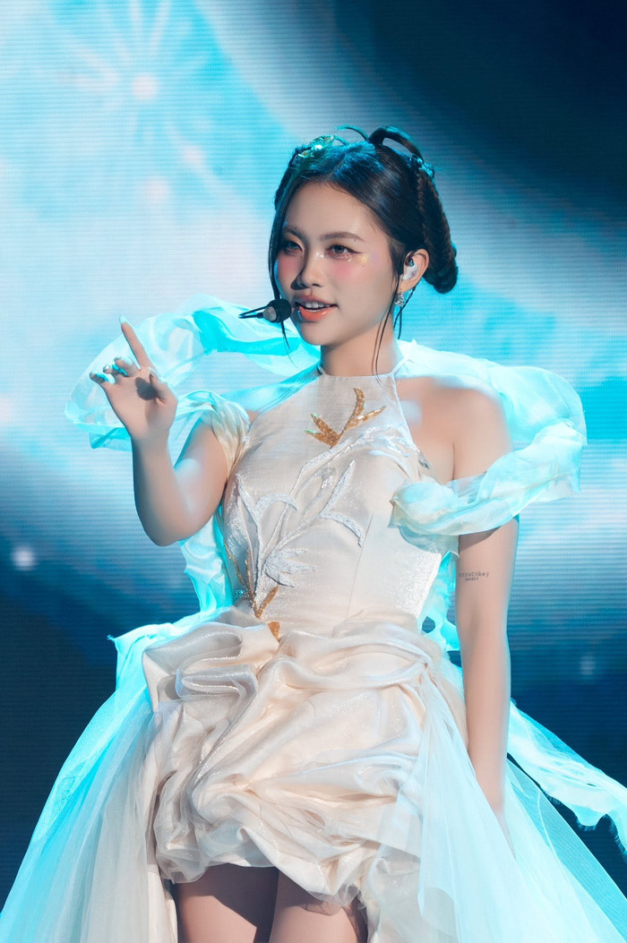 Nhiều khán giả gọi tên Phương Mỹ Chi bên dưới bài đăng mới nhất của Miss Universe Vietnam.