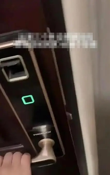 Chồng bất ngờ trở về sau chuyến công tác, phát hiện bí mật của vợ sau thời gian dài sống xa nhau Ảnh 1