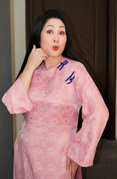 Lên hương chưa phải điểm kết thúc, nhưng là một dấu mốc đẹp trong hành trình hơn 40 năm bền bỉ với nghệ thuật của NSND Hồng Vân.
